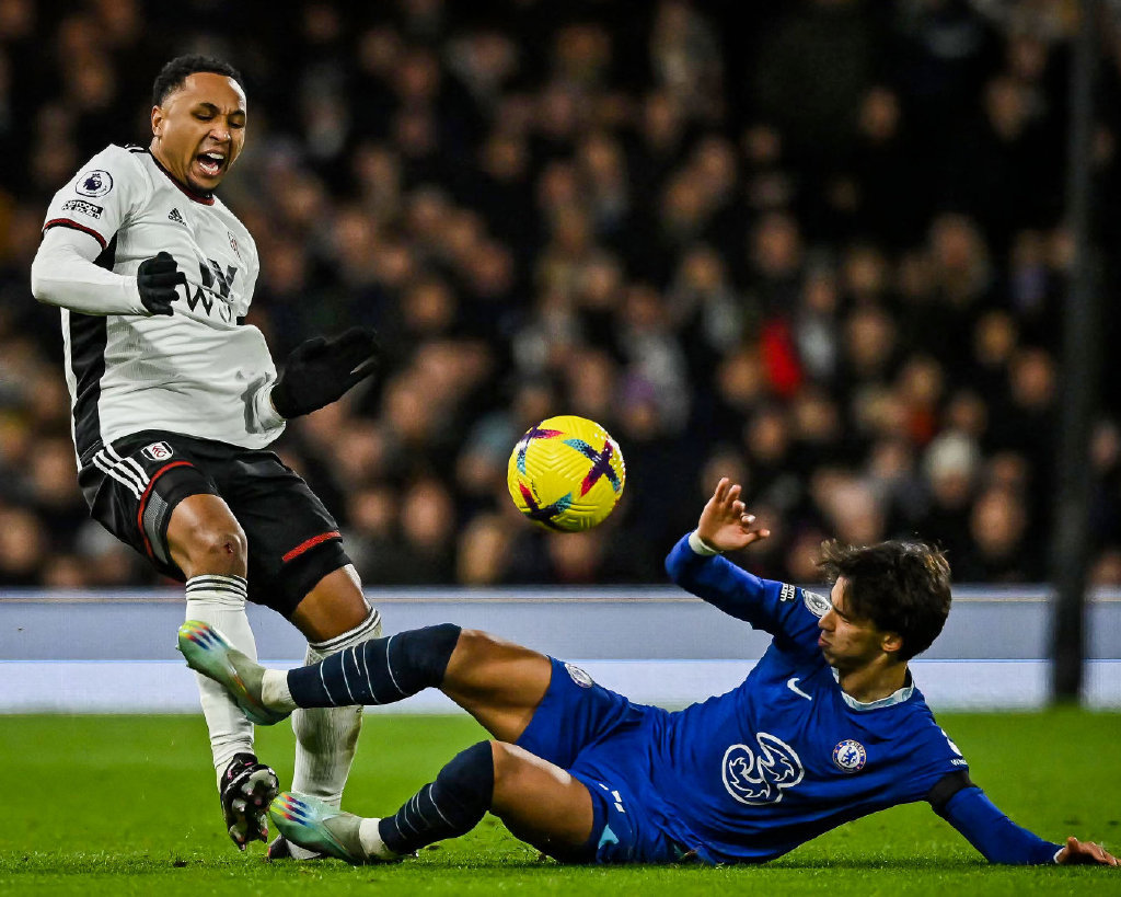 富勒姆主场迎战水晶宫 英超伦敦德比一触即发 双方为保级形势展开激烈争夺 比赛悬念重重期待精彩对决