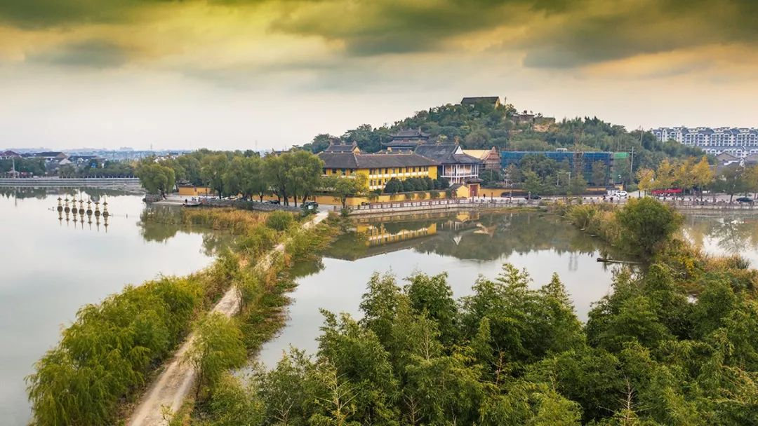 全球最高海拔县在哪里 神秘冰川湖究竟多震撼