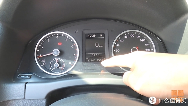 车子跑了十万公里应该做哪些保养，喵哥手把手教你，不要再被坑了