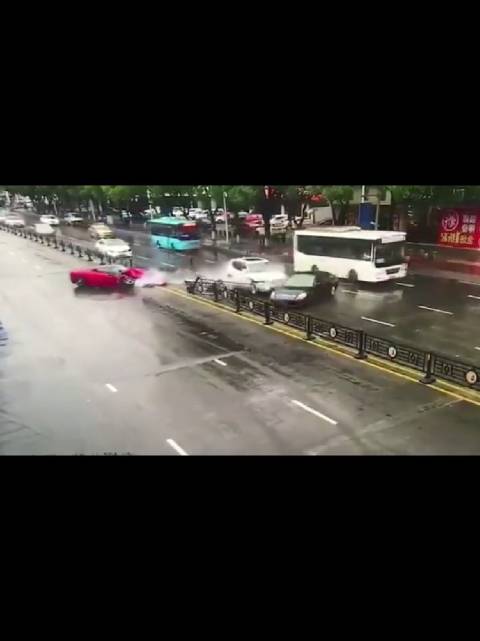 刹不住的不止是特斯拉，看看这台马儿，也失控了……