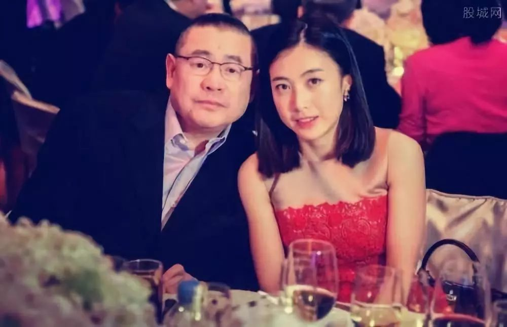 千亿富豪自曝大瓜!曾砸百万包养一线女星,大尺度细节流出:网友炸了…15 千亿富豪自曝大瓜!曾砸百万包养一线女星,大尺度细节流出:网友炸了…