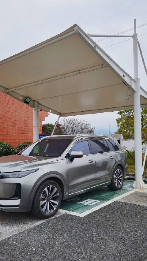 听说节假日高速上电动汽车叫做电动爹……