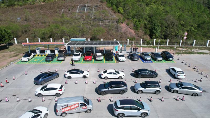 即充即走！广东首个高速服务区绿色数字化光储充超级充电站投运