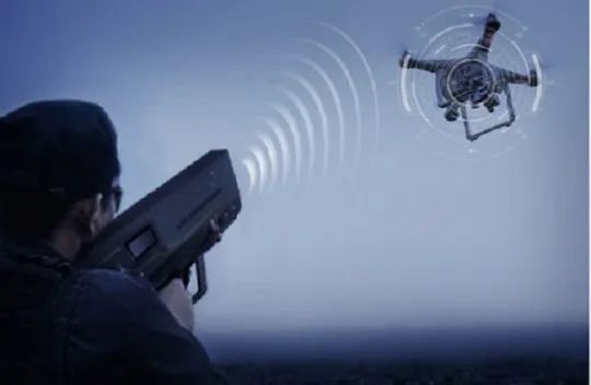 ▲美军利用电波干扰枪引诱无人机坠落的情景模拟图。图自韩媒