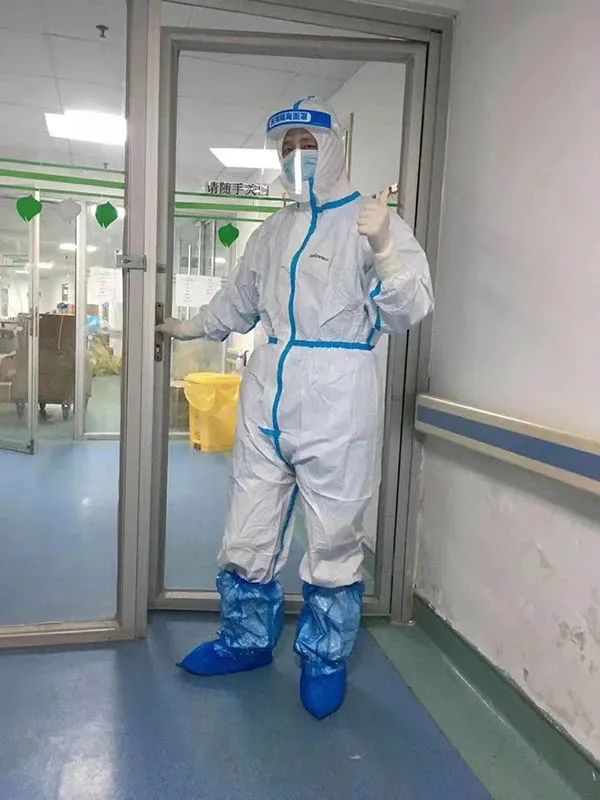 2020年，鍾鳴在武漢金銀潭醫院抗疫。受訪者 供圖