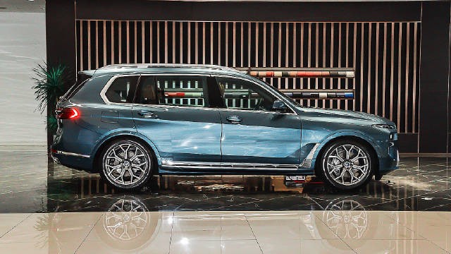 宝马X7的推出 总算是弥补了大型SUV的空缺……