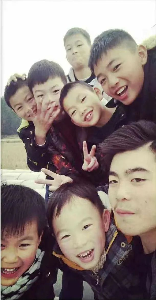 程建喜小辈们的合照