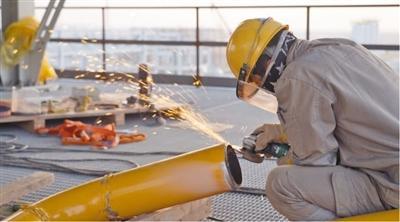 伊拉克哈法亞天然氣處理廠項目員工正在工作。記者 管克江攝