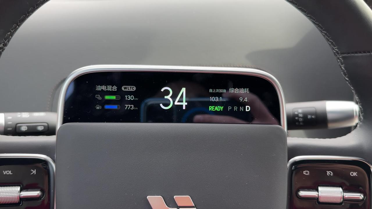 理想L9满油，电池80%电，油电混合模式跑了100公里高速，油耗9