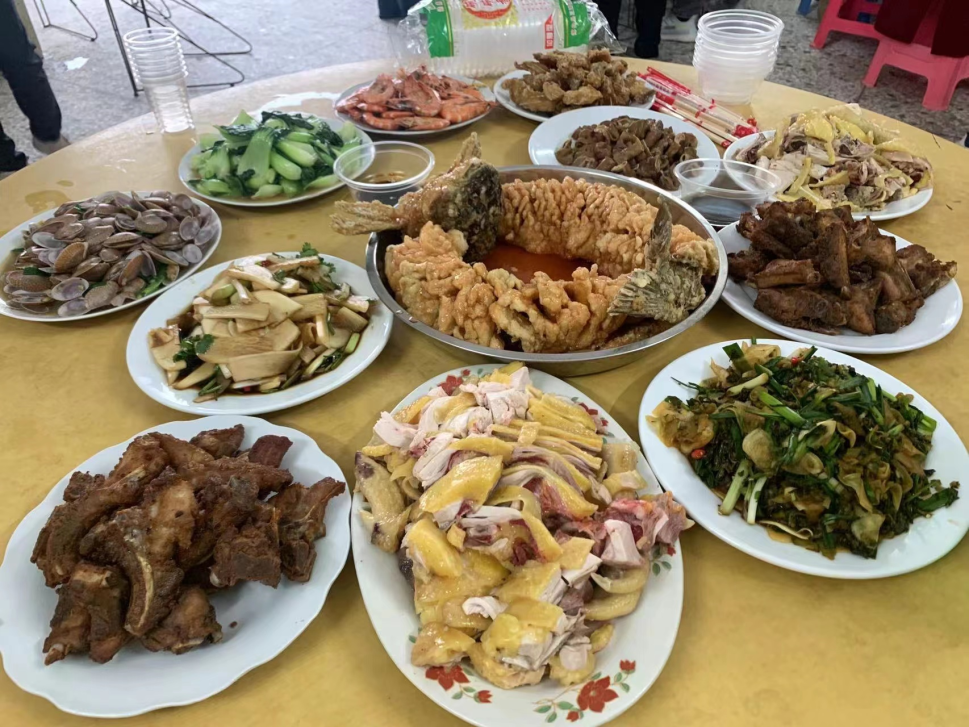 丰盛可口的年夜饭。