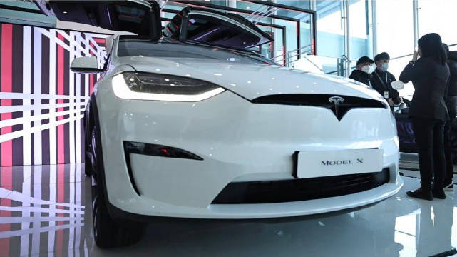 特斯拉model X恐怖如斯 家用超跑SUV 2.6s破百