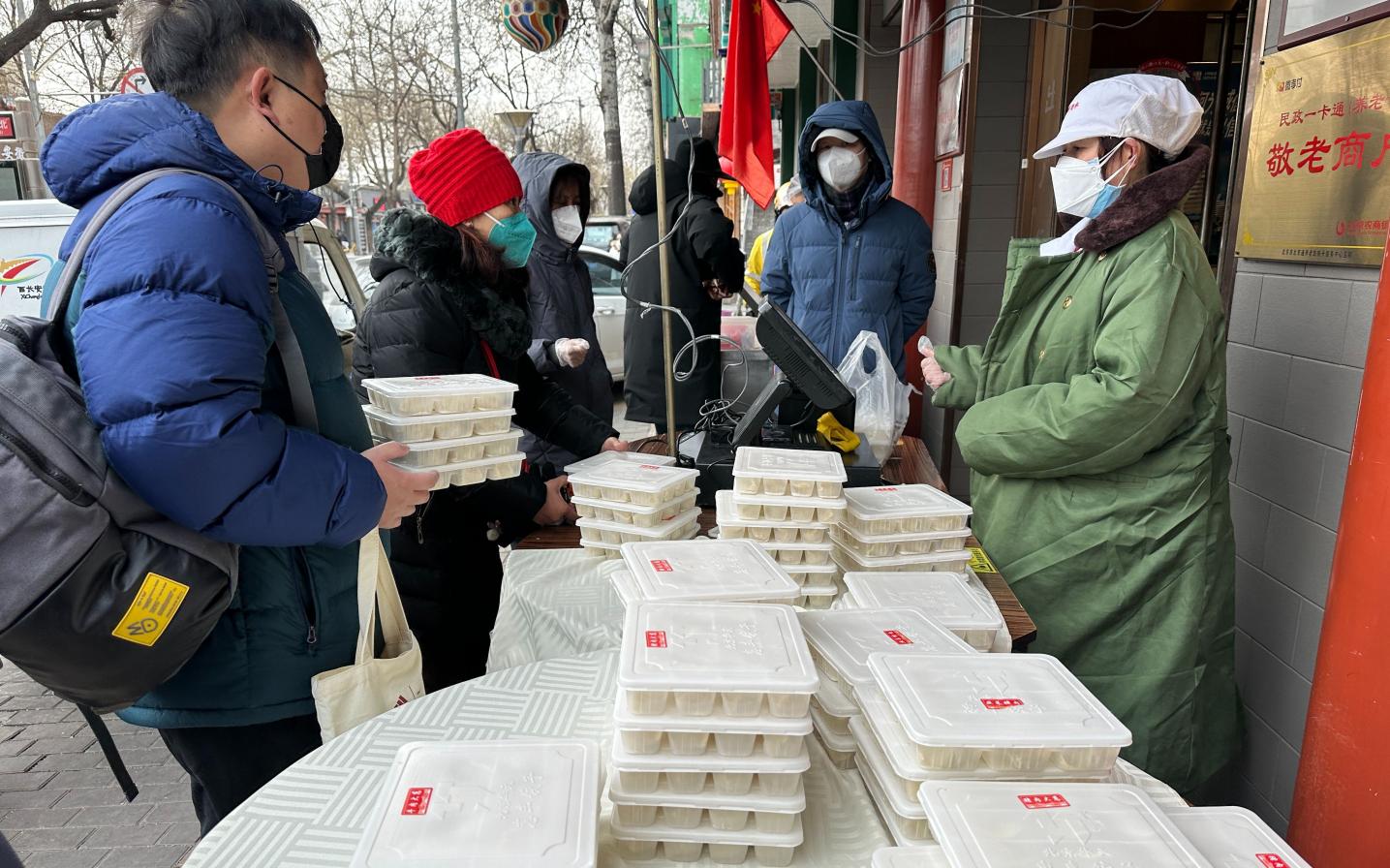 「破五」當天，惠豐餃子樓迎來銷售高峰，當天僅外賣就賣出了2萬多個餃子。受訪者供圖