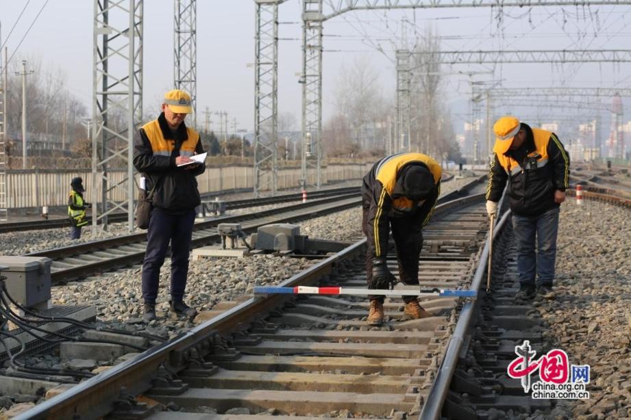 新春走基层 | 宝塔山下的春运“守护者”3 新春走基层 | 宝塔山下的春运“守护者”