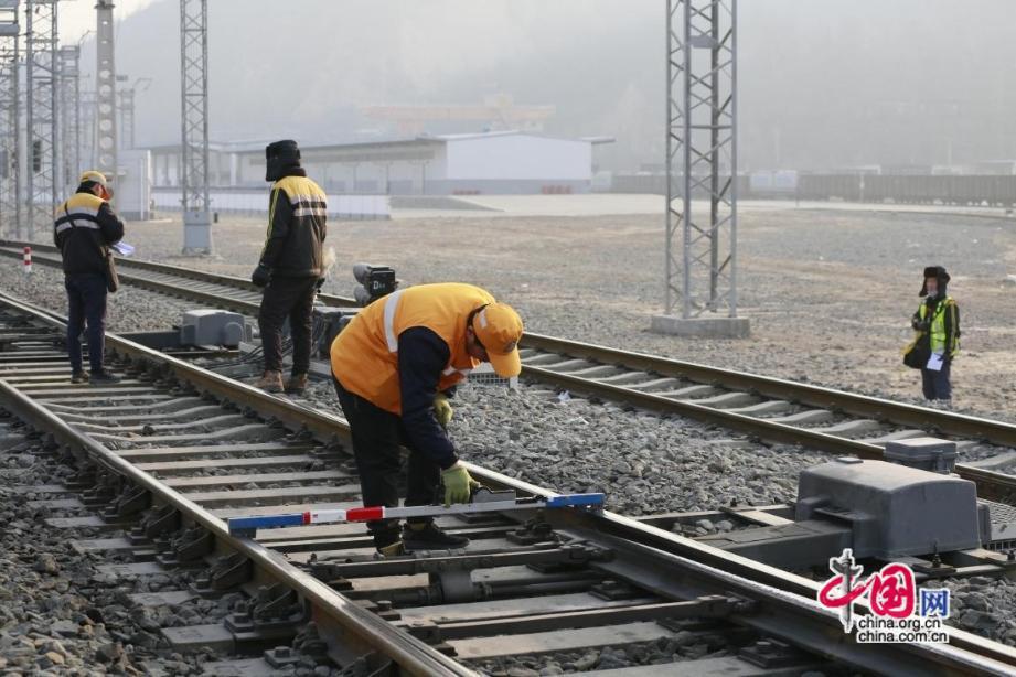 新春走基层 | 宝塔山下的春运“守护者”1 新春走基层 | 宝塔山下的春运“守护者”