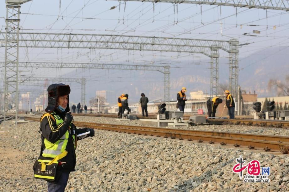 新春走基层 | 宝塔山下的春运“守护者”5 新春走基层 | 宝塔山下的春运“守护者”