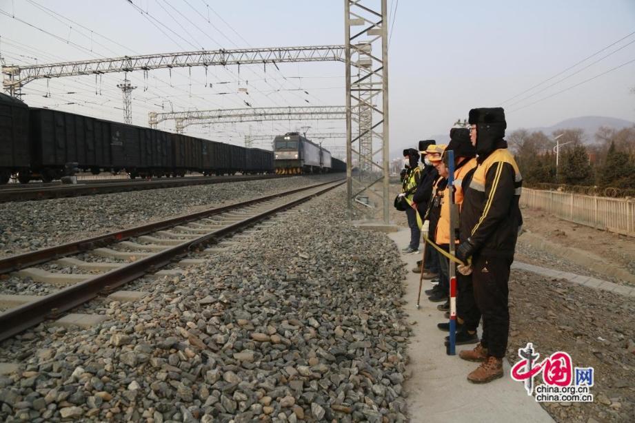 新春走基层 | 宝塔山下的春运“守护者”7 新春走基层 | 宝塔山下的春运“守护者”
