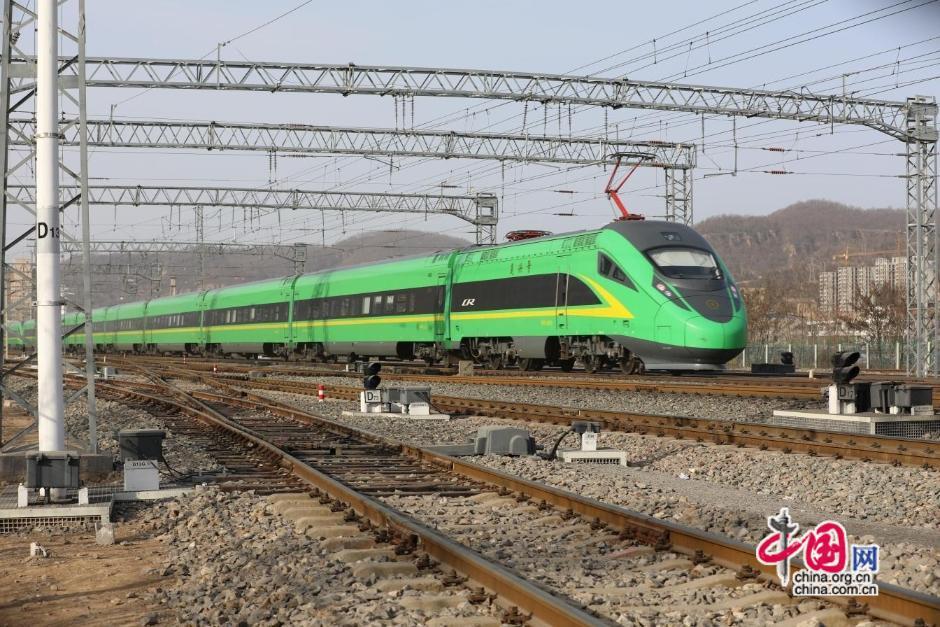 新春走基层 | 宝塔山下的春运“守护者”8 新春走基层 | 宝塔山下的春运“守护者”