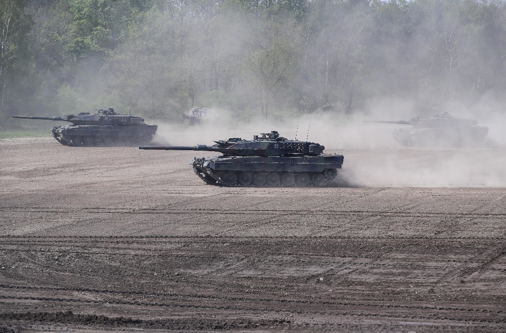 　　2019年5月20日，在德國蒙斯特，北約快速反應部隊的“豹2”坦克參與演示。新華社記者單宇琦攝