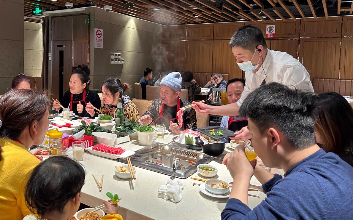 春节火锅市场热力爆发，堂食、到家消费
