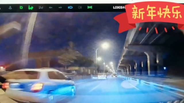 又一起疑似特斯拉刹车失灵视频，车主拿着行车记录仪出来……
