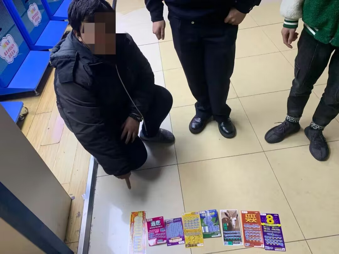 男子夜盗彩票中奖9000元,民警:“假如中了一百万,不知坐牢到多久”