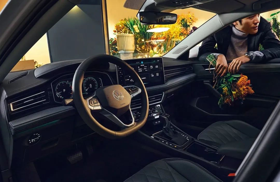 年销22万台!配明星发动机,油耗6L!轴距两米八,这些家轿王10W起!