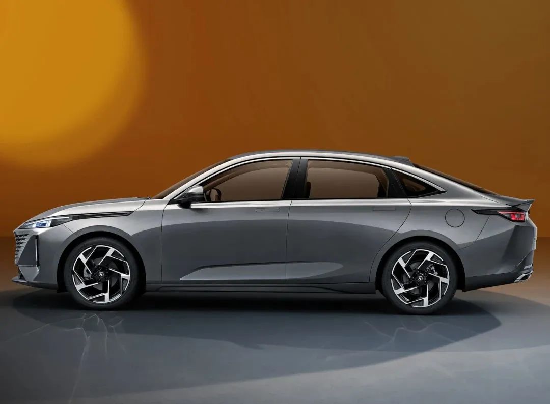 年销22万台!配明星发动机,油耗6L!轴距两米八,这些家轿王10W起!