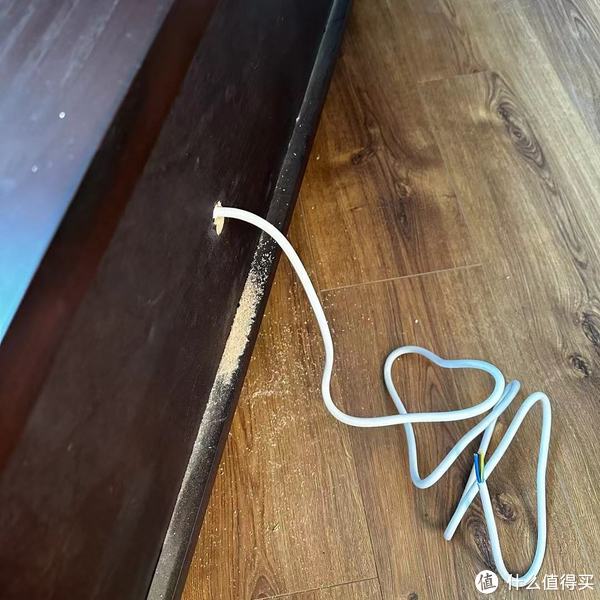 拉菲8平台-拉菲8注册-拉菲8登录(知道一个彩票账号密码给我)别笑,我给电视柜抽屉装了一个插座,