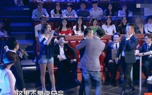 赵丽颖喝水事件恰如管中窥豹,映射出娱乐圈“看破不说破”的秘密