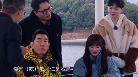 赵丽颖喝水事件恰如管中窥豹,映射出娱乐圈“看破不说破”的秘密