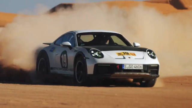 视频：WRC传奇人物、保时捷首席试车手沃尔特·罗尔体验保时捷911达喀尔