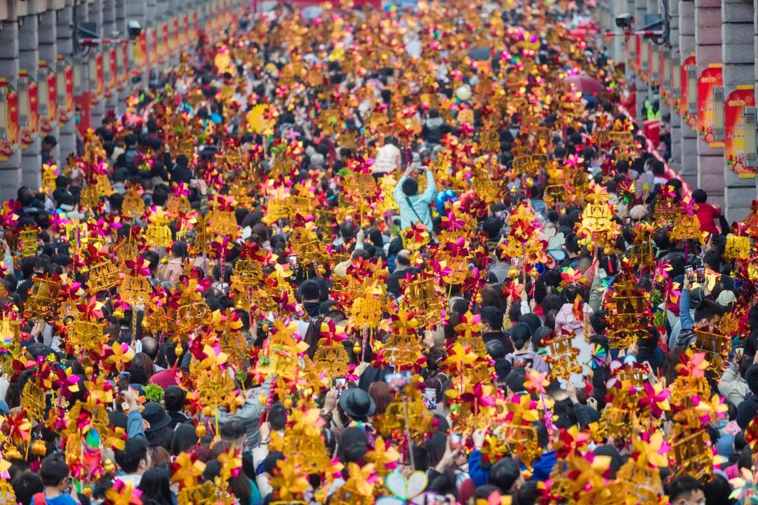 我是佛山人 明日想去潮汕的中央玩 请问应该走哪条路途 (我是佛山人明星有谁)