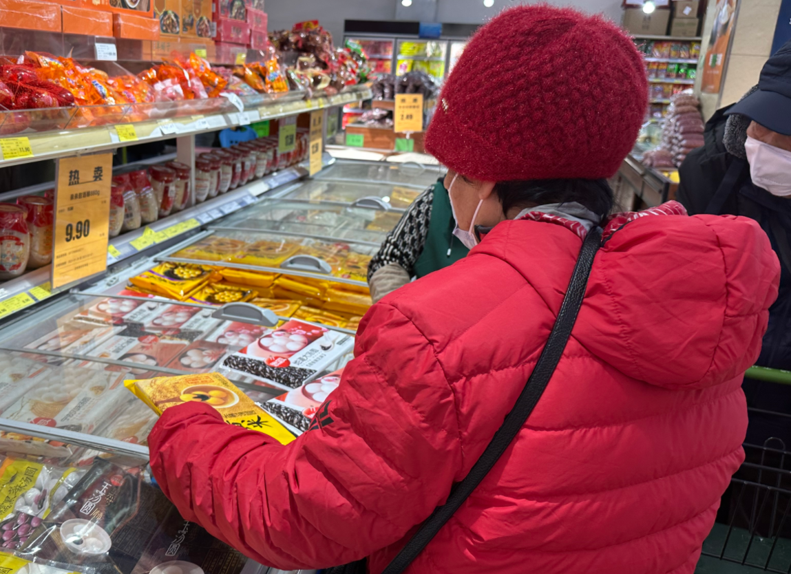 记者探访多家超市，元宵节京城哪种元宵卖得最火？
