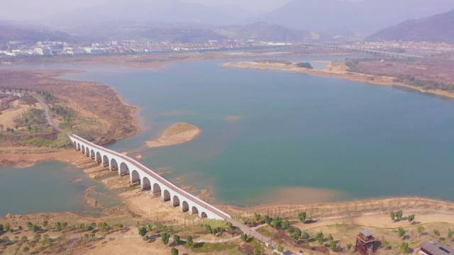 经营贷款要找一个嵊州本地第三方收款人有吗?