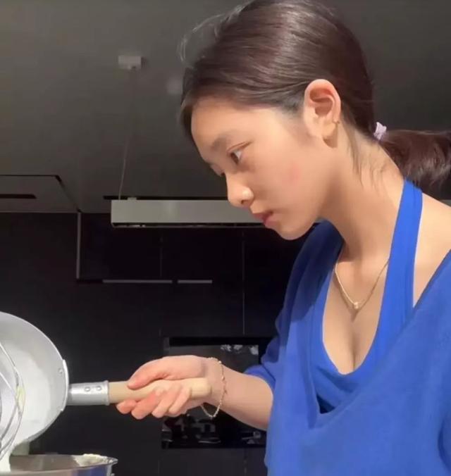 杨幂又陷入丑闻,泼在她身上的脏水,揭露娱乐圈看破不说破的秘密