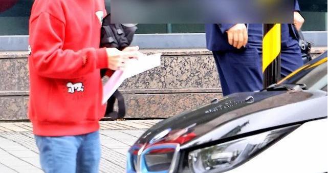 林志颖车祸后首次露面 座驾换宝马