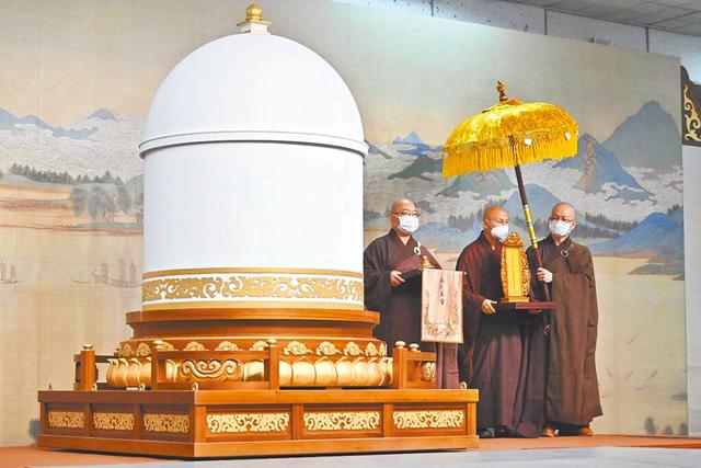 什么是坐缸圆寂 7567-6d7f795d541cabf37015bd60d2e9e35b.jpg