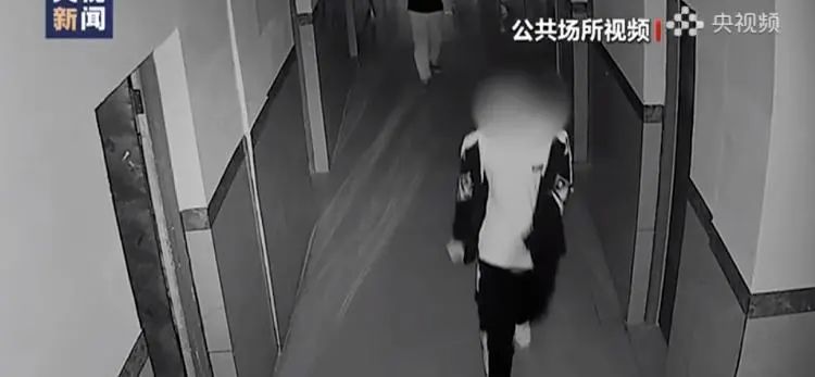 胡鑫宇失踪的三个多月里,他的家人有过各式各样的猜想,但唯独没有想到是孩子的情绪出现了问题。