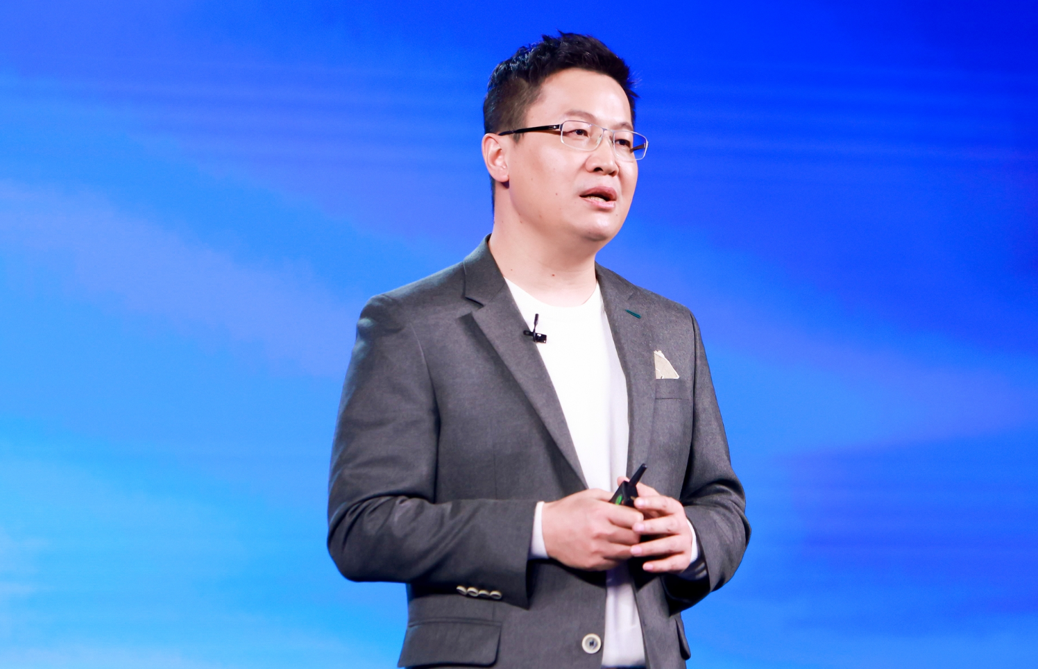 卢伟冰诚意之作,2K屏+5500mAh+OIS防抖,12G+256G跌到两千出头 卢伟冰诚意之作,2K屏+5500mAh+OIS防抖,12G+256G跌到两千出头