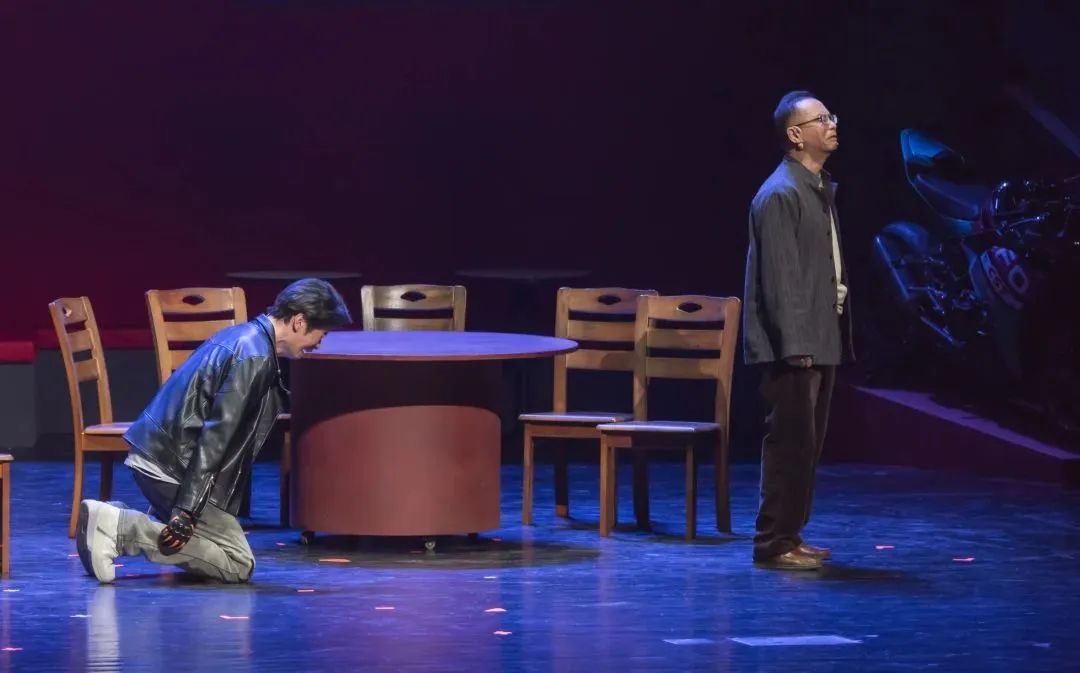 焦点平台-焦点娱乐注册-焦点娱乐登录(短信投注中奖)中国首部致敬摩托人的话剧《摩蹬时代》成功首演!(附中奖名单),