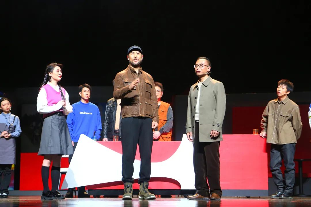 焦点平台-焦点娱乐注册-焦点娱乐登录(短信投注中奖)中国首部致敬摩托人的话剧《摩蹬时代》成功首演!(附中奖名单),