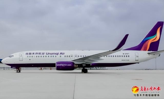 一架乌鲁木齐航空的飞机停靠在停机坪。乌鲁木齐航空供图
