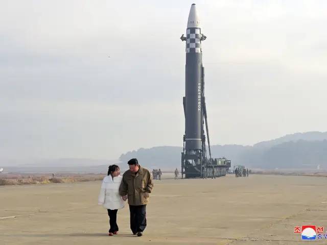 “尊敬的千金”陪伴金正恩阅兵:庆祝朝鲜人民军成立75周年休闲区蓝鸢梦想 - Www.slyday.coM “尊敬的千金”陪伴金正恩阅兵:庆祝朝鲜人民军成立75周年休闲区蓝鸢梦想 - Www.slyday.coM