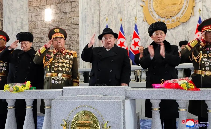 “尊敬的千金”陪伴金正恩阅兵:庆祝朝鲜人民军成立75周年休闲区蓝鸢梦想 - Www.slyday.coM “尊敬的千金”陪伴金正恩阅兵:庆祝朝鲜人民军成立75周年休闲区蓝鸢梦想 - Www.slyday.coM