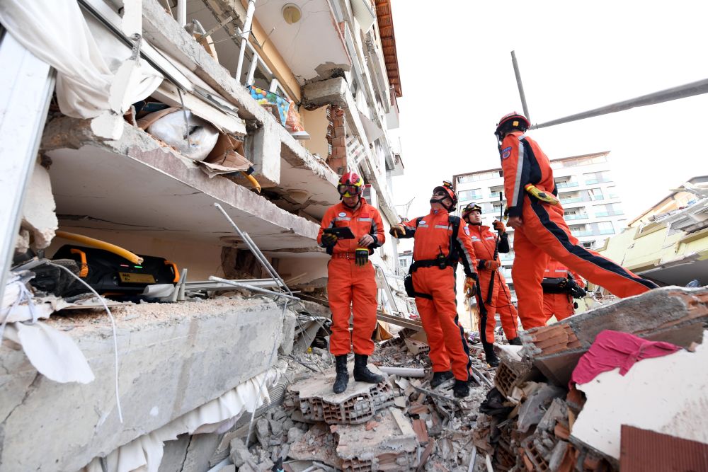 中國救援隊在土耳其地震重災區哈塔伊開展救援工作。新華社記者 沙達提 攝