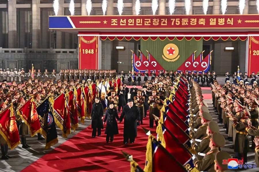 “尊敬的千金”陪伴金正恩阅兵:庆祝朝鲜人民军成立75周年休闲区蓝鸢梦想 - Www.slyday.coM “尊敬的千金”陪伴金正恩阅兵:庆祝朝鲜人民军成立75周年休闲区蓝鸢梦想 - Www.slyday.coM