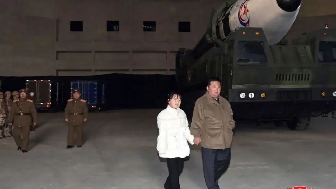 “尊敬的千金”陪伴金正恩阅兵:庆祝朝鲜人民军成立75周年休闲区蓝鸢梦想 - Www.slyday.coM “尊敬的千金”陪伴金正恩阅兵:庆祝朝鲜人民军成立75周年休闲区蓝鸢梦想 - Www.slyday.coM
