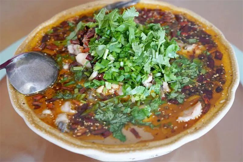 楚雄廉价好吃的美食街在哪里 (楚雄廉价好吃的饭店)