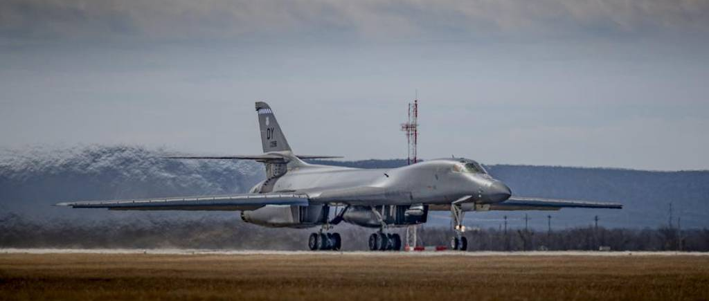 积劳成疾？B-1B轰炸机发动机爆燃原因公布，正加速退役|b-1b|轰炸机|美空军_新浪新闻