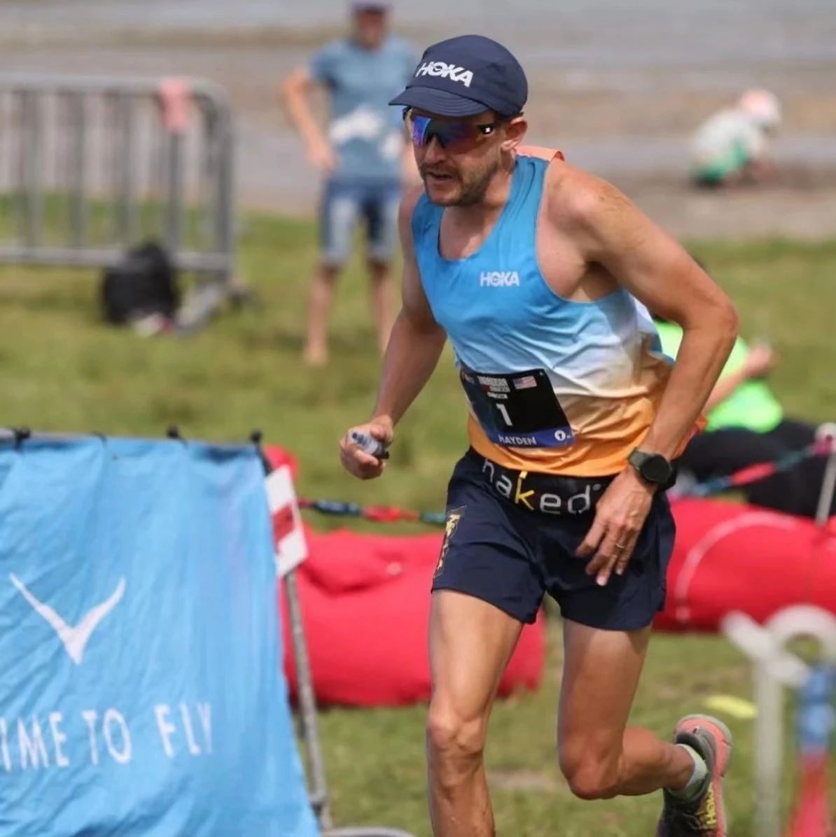 HOKA国际精英运动员Hayden Hawks获得UTMB 104K亚军亚军运动员男子组_新浪新闻